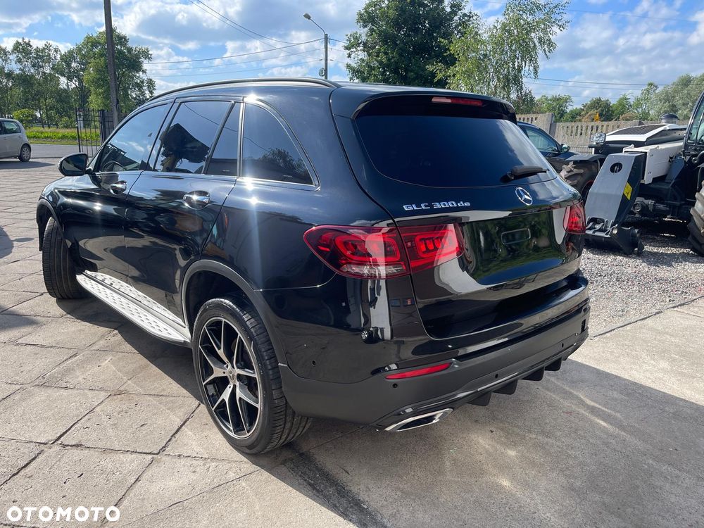 Mercedes-Benz GLC 300 de 4Matic 9G-TRONIC AMG Line - 32