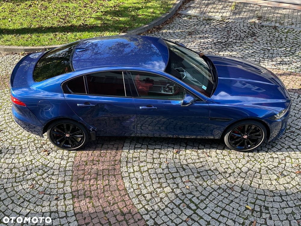 Jaguar XE 2.0 P300 AWD R-Dynamic HSE - 28