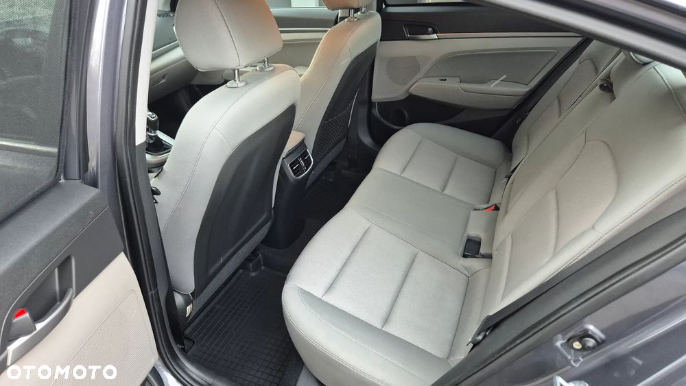 Hyundai Elantra 1.6 Style - 7