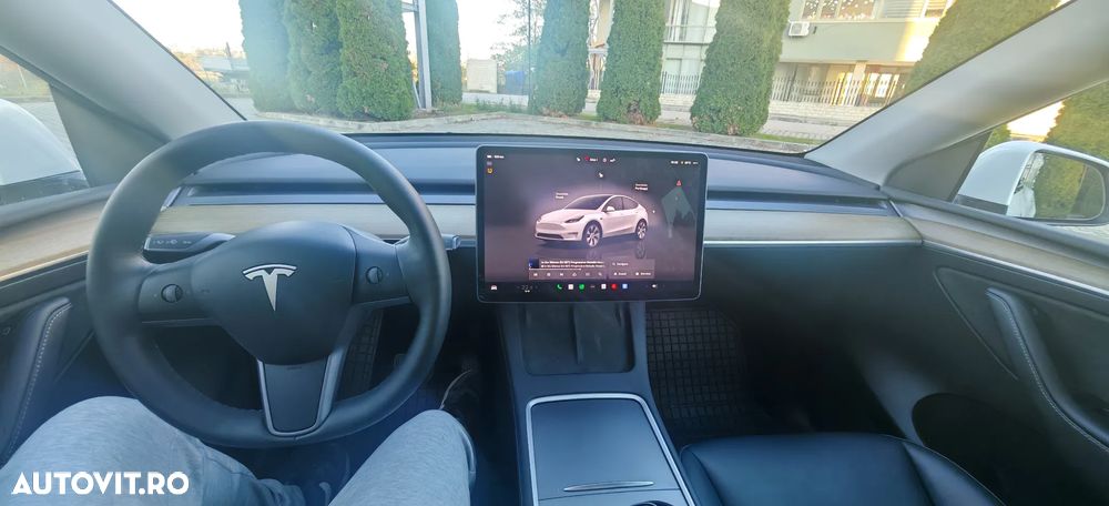 Tesla Model Y Long Range Dual Motor AWD - 9