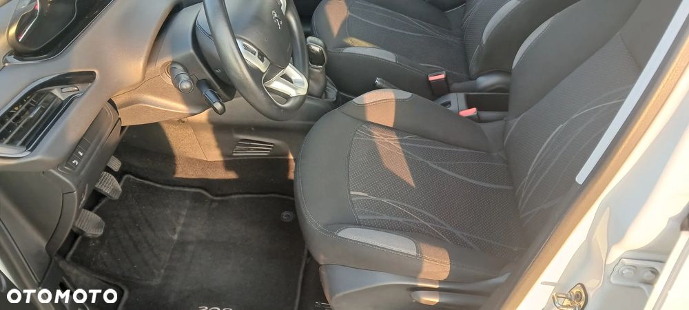 Peugeot 208 1.2 PureTech Active - 10