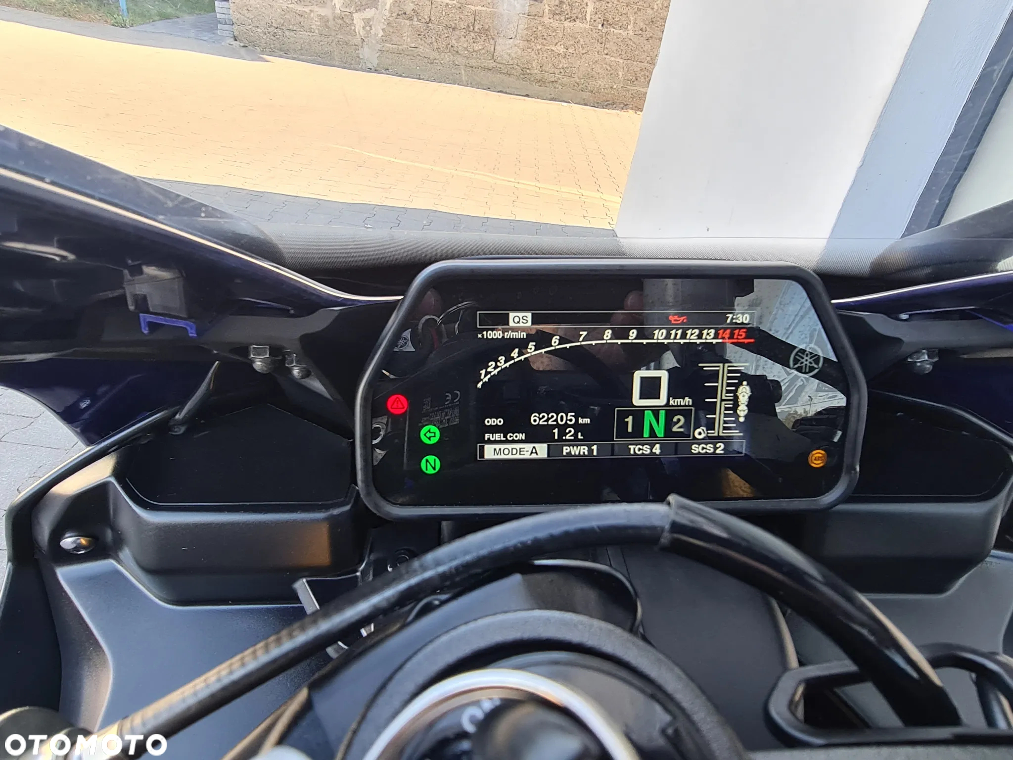 Yamaha R1 - 9
