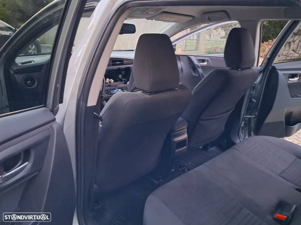 Toyota Auris Touring Sports 1.4 D-4D Comfort - 17