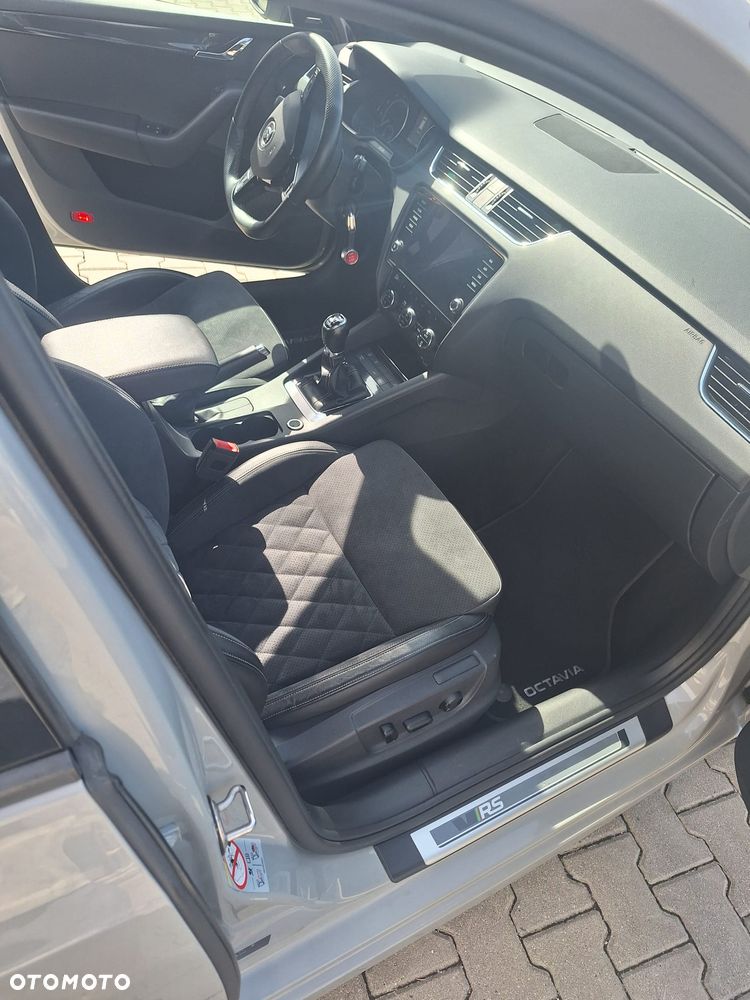 Skoda Octavia 2.0 TSI RS - 9