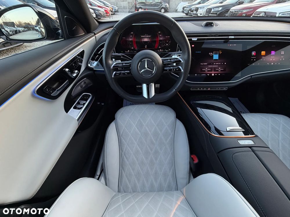 Mercedes-Benz Klasa E 400e 4Matic 9G-TRONIC - 39