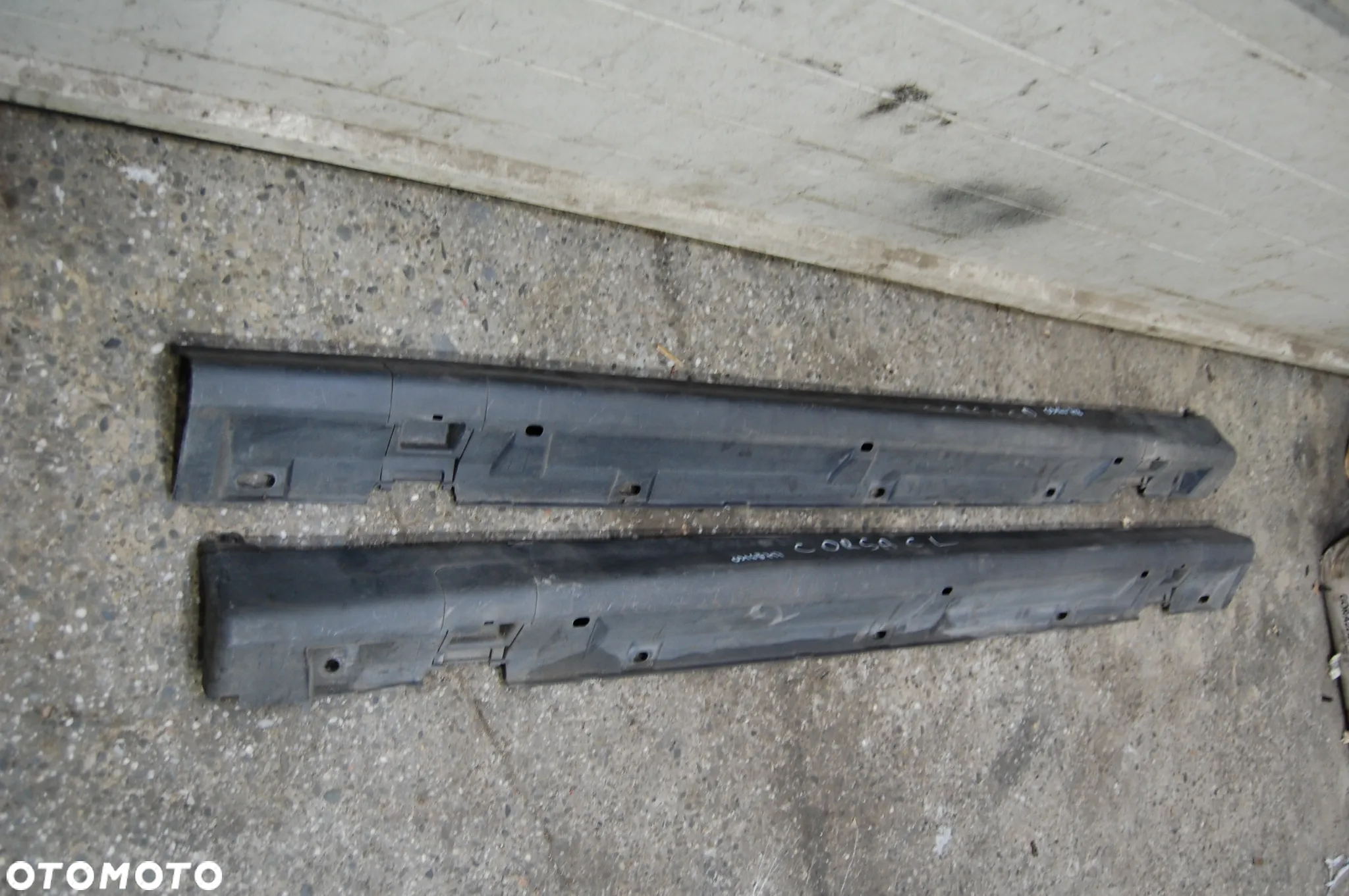 LISTWA PROGOWA LEWA OPEL CORSA C 3D 09165717 - 3