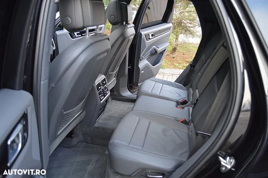 Porsche Cayenne Tiptronic S Platinum Edition - 28