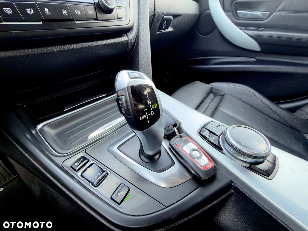 BMW Seria 3 325d Blue Performance Sport Line - 26