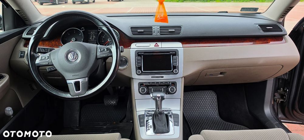Volkswagen Passat 2.0 TDI Comfortline R-Style DSG - 26
