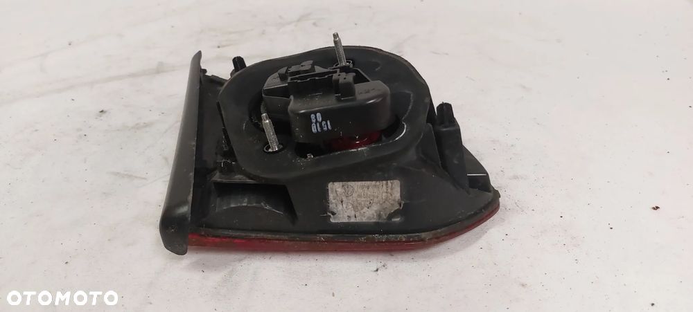 . LAMPA PRAWA W KLAPE VOLKSWAGEN GOLF 6 HB - 3