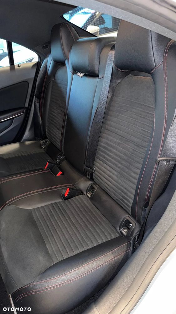 Mercedes-Benz CLA 220 4-Matic AMG Line - 13