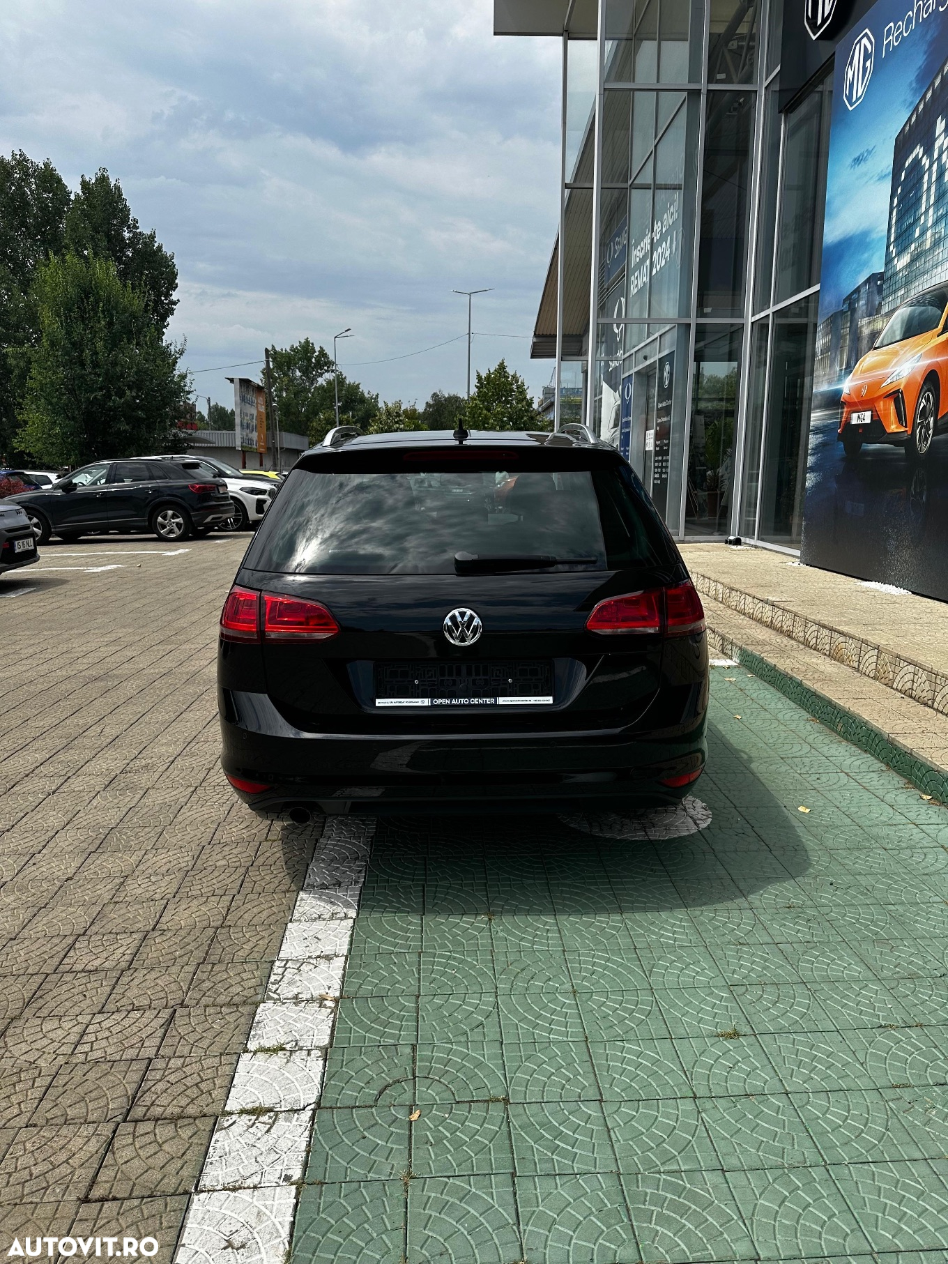 Volkswagen Golf 1.6 TDI BlueMotion Technology DSG Lounge - 5