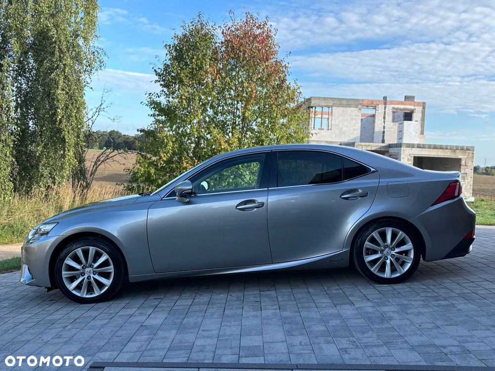 Lexus IS 300h Prestige - 6