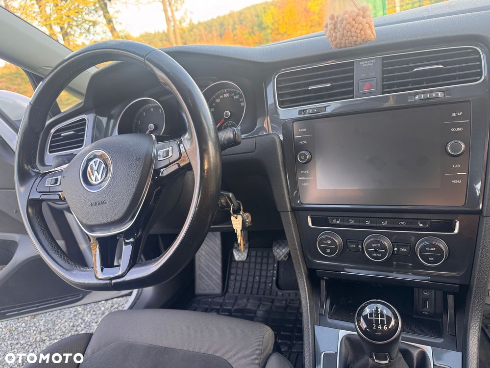 Volkswagen Golf - 8