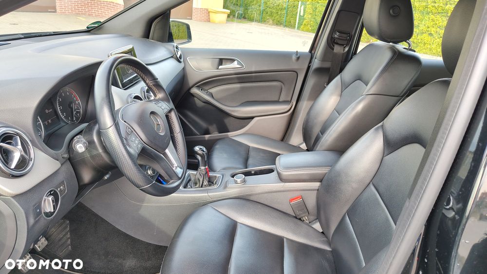 Mercedes-Benz Klasa B 200 Edition - 25