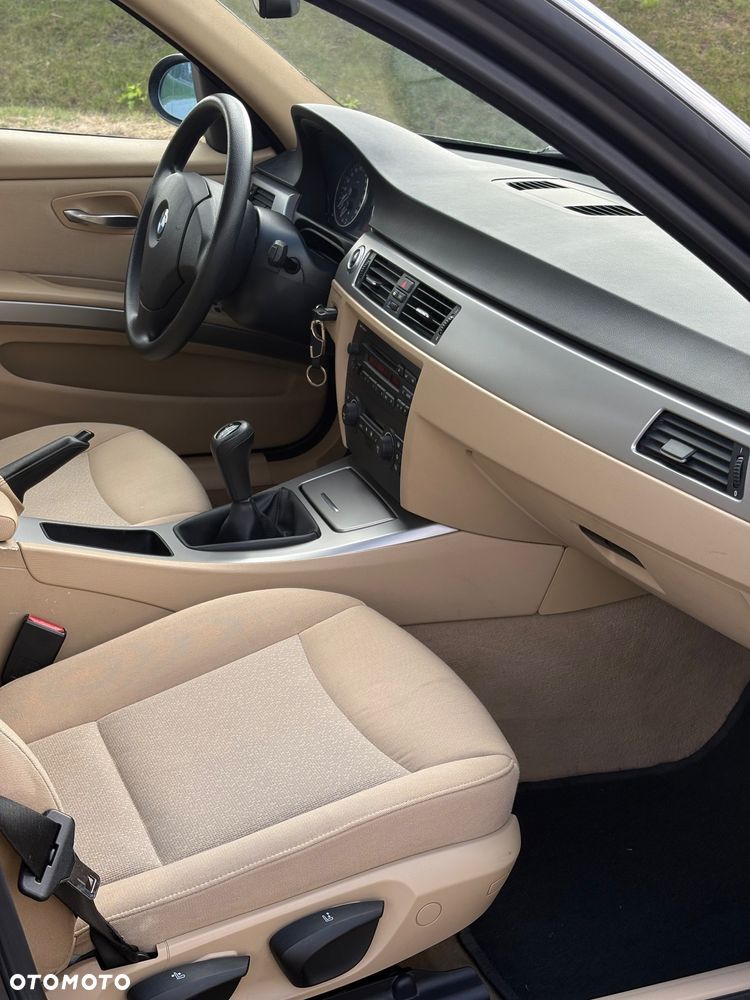 BMW Seria 3 320i - 9