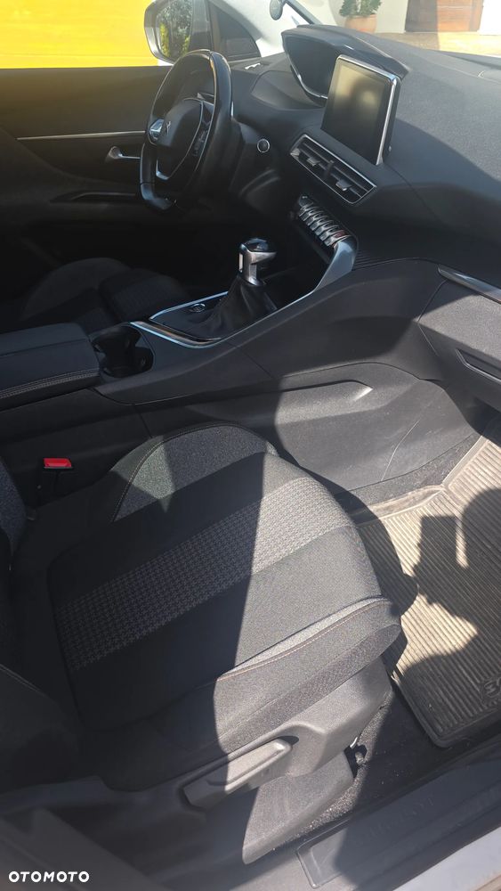 Peugeot 3008 1.2 PureTech Allure S&S - 29