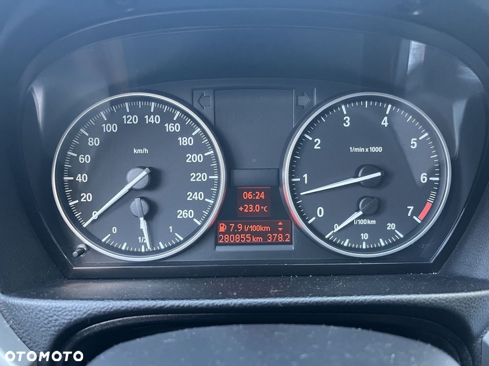 BMW Seria 3 318i - 4