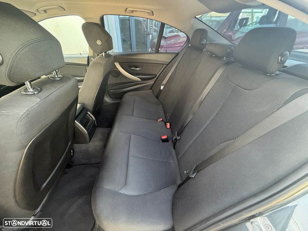 BMW 320 d Advantage - 25