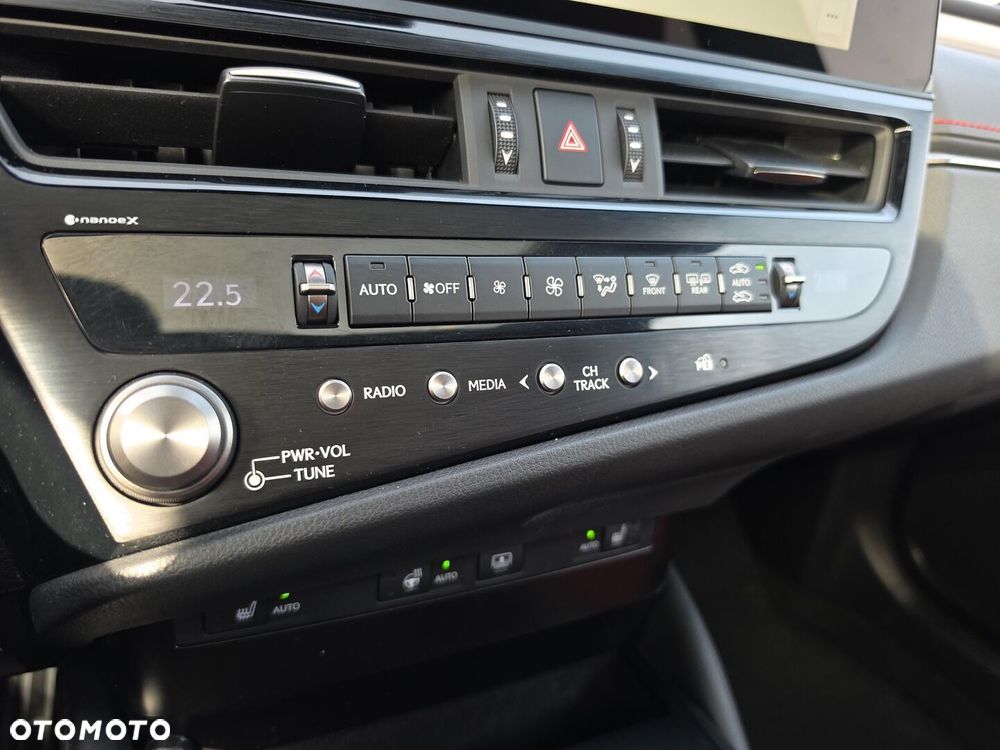 Lexus ES 300h F Sport Edition - 21