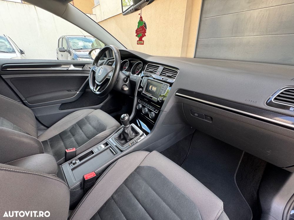 Volkswagen Golf 1.6 TDI BlueMotion Technology Comfortline - 21
