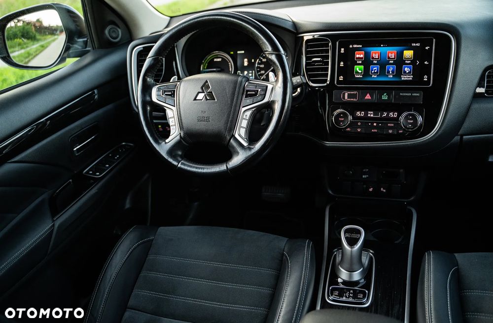 Mitsubishi Outlander - 24