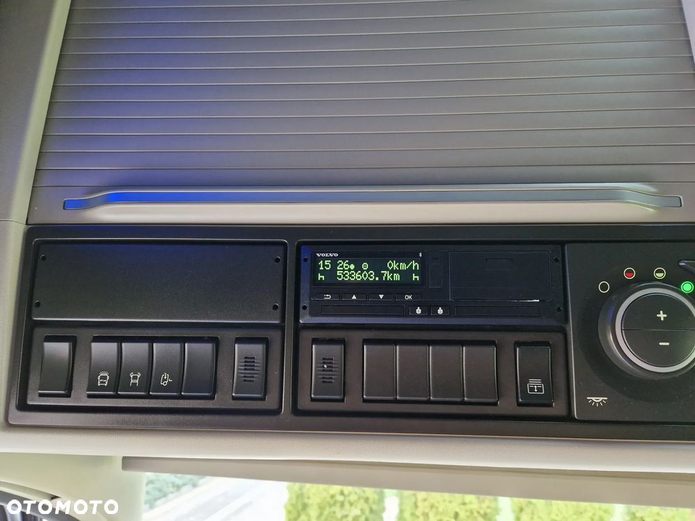 Volvo FH5 500 I-SAVE XXL ACC / MEGA / LOW DECK / BOGATA WERSJA / JAK NOWY - 32