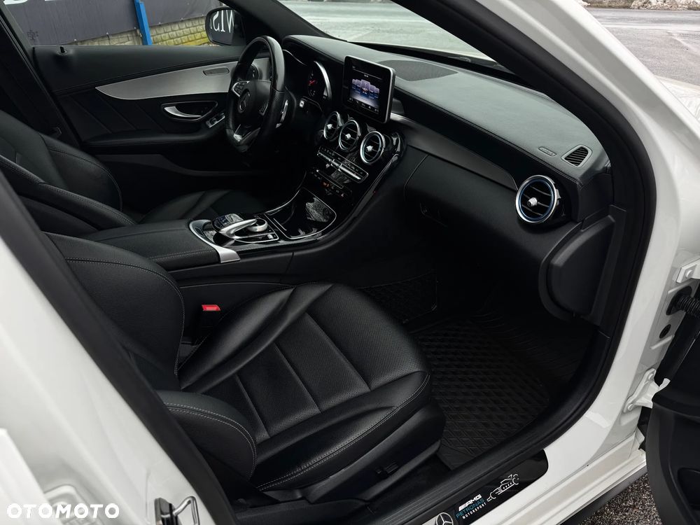 Mercedes-Benz Klasa C 200 4-Matic 9G-TRONIC - 27