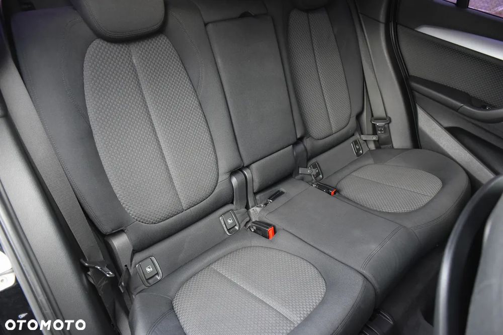 BMW X1 sDrive18d Sport - 36