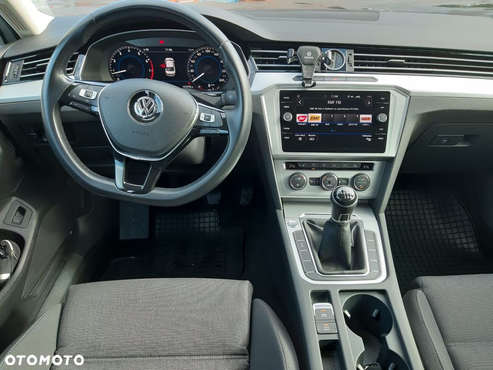 Volkswagen Passat - 13