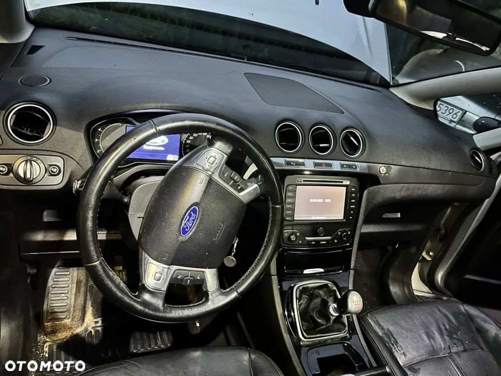 Ford S-Max - 13