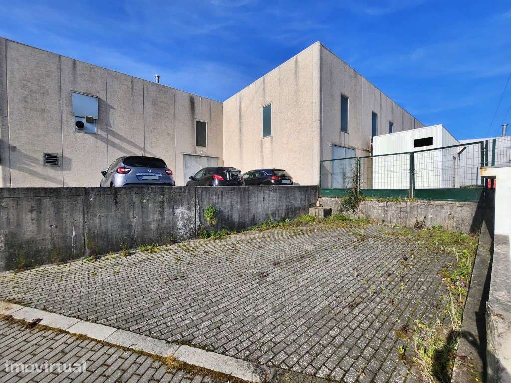 Armazém junto ao nó da A7 | Touguinhó - Vila do Conde - Grande imagem: 2/29