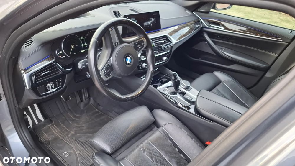 BMW Seria 5 M550i xDrive - 7