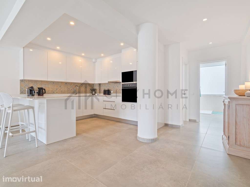 Apartamento T2 Remodelado com Rooftop em Carvoeiro - Grande imagem: 5/35