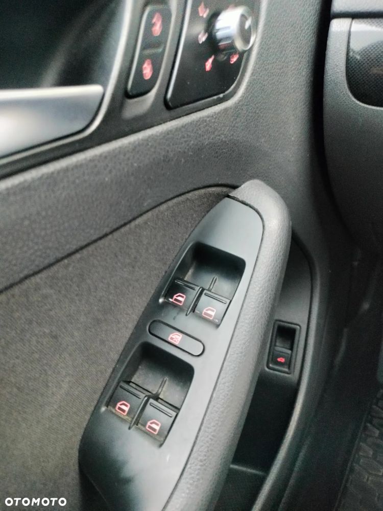 Volkswagen Jetta 1.6 TDI Comfortline - 16