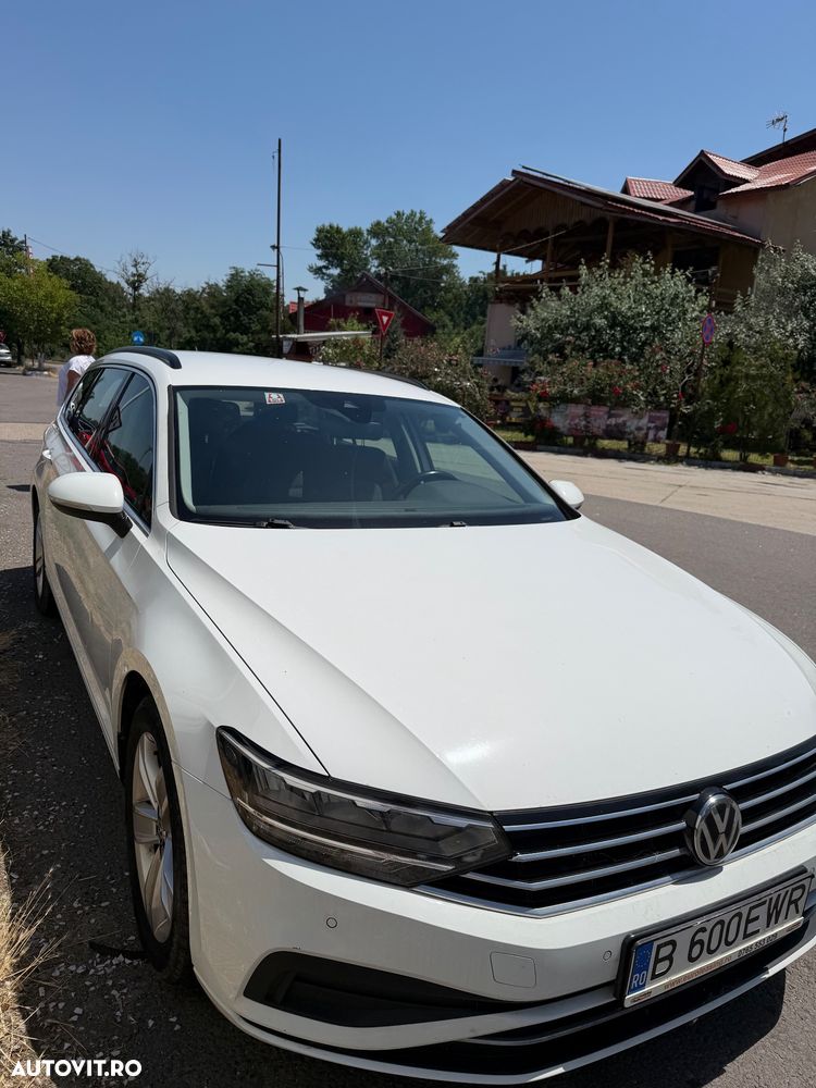 Volkswagen Passat - 1