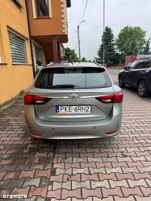 Toyota Avensis 1.6 D-4D Active - 11