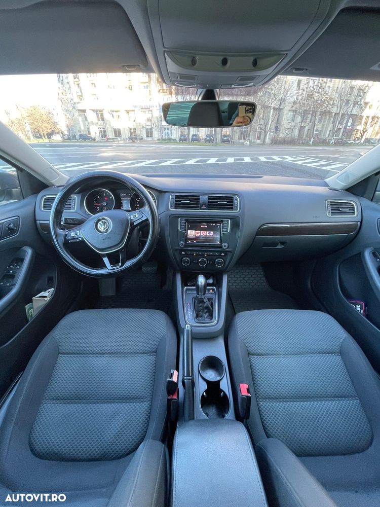 Volkswagen Jetta 2.0 TDI DSG Comfortline - 13