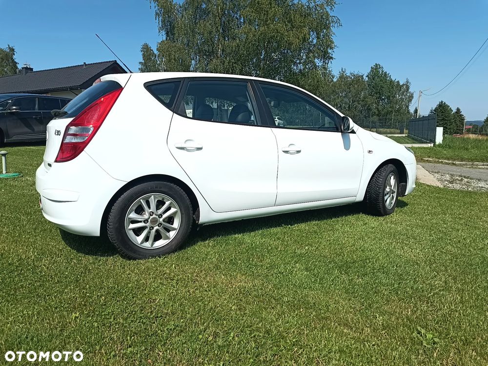 Hyundai i30 2.0 Premium - 16