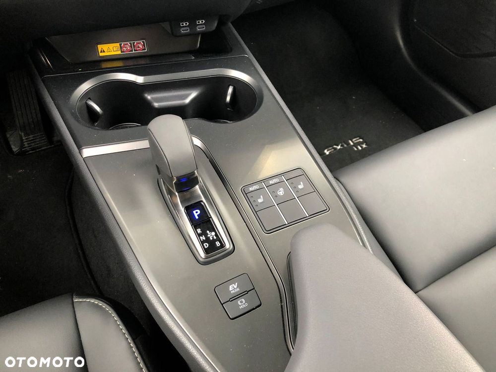 Lexus UX 300h F Sport Design - 29