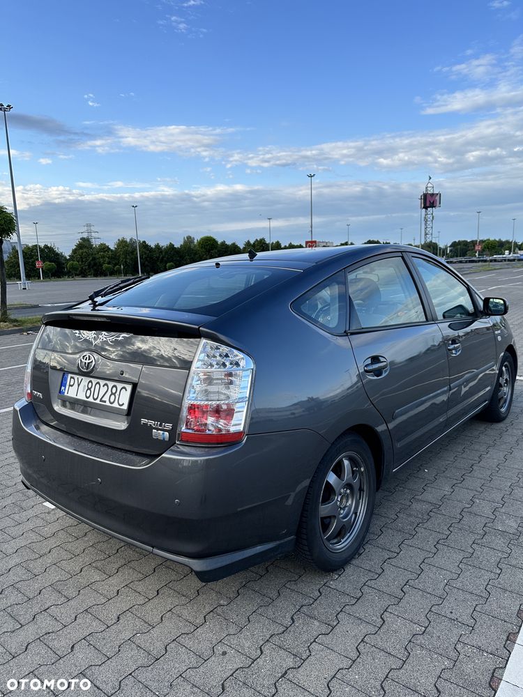 Toyota Prius - 4