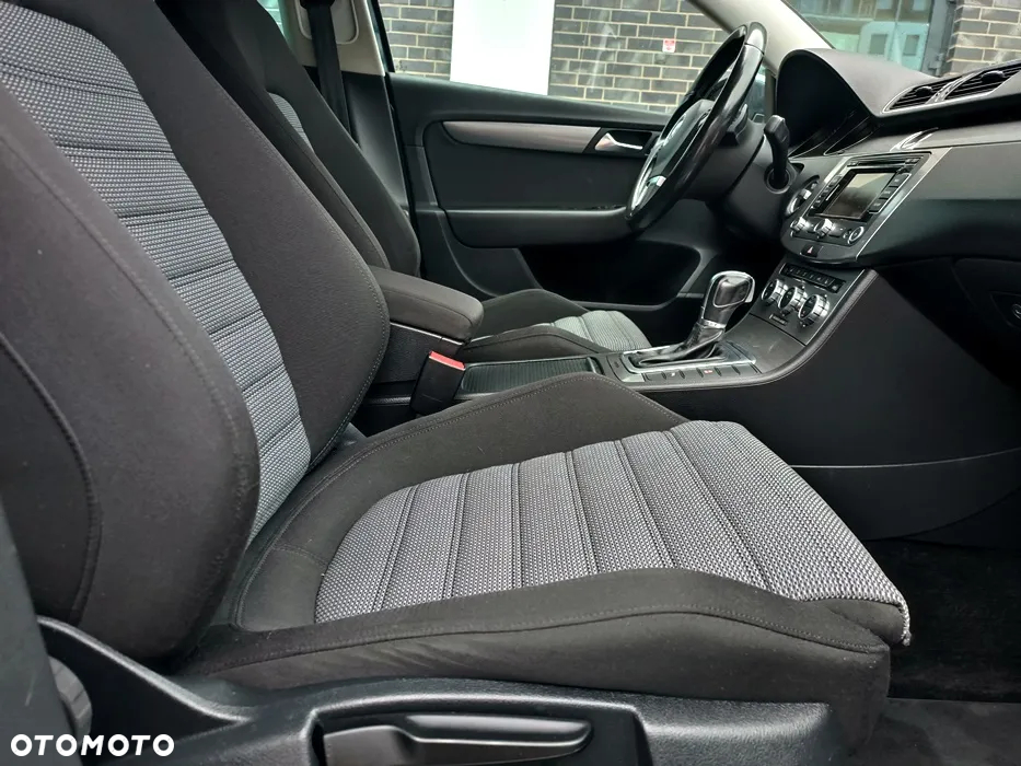 Volkswagen Passat Variant 2.0 TDI 4Motion DSG BlueMotion Tech Comfortline - 23