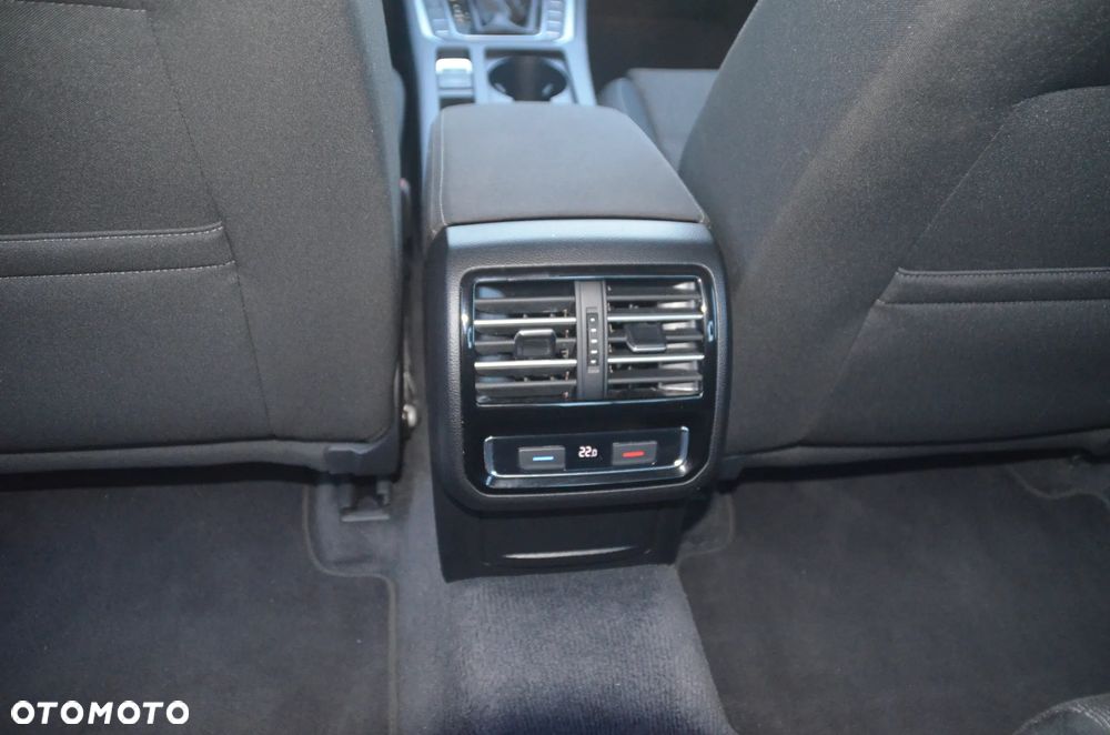 Volkswagen Passat 1.6 TDI SCR DSG Business - 12
