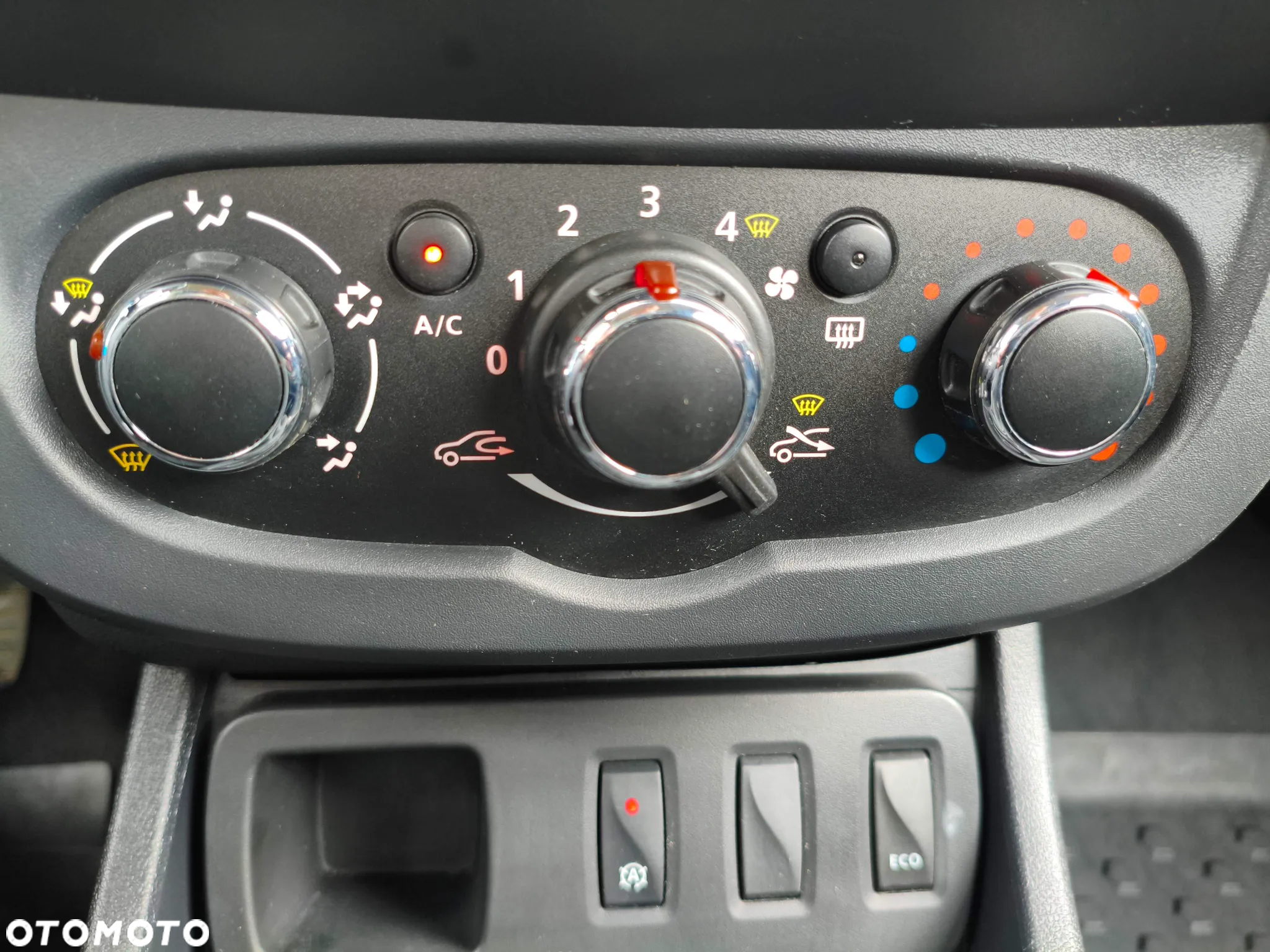 Dacia Duster 1.6 SCe Laureate S&S - 17