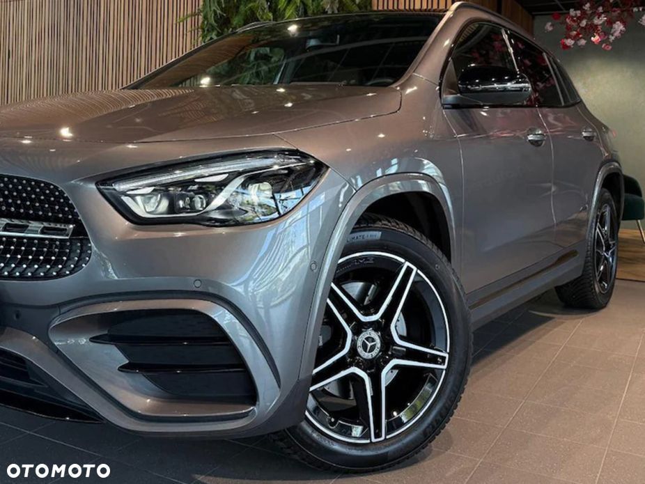 Mercedes-Benz GLA - 4