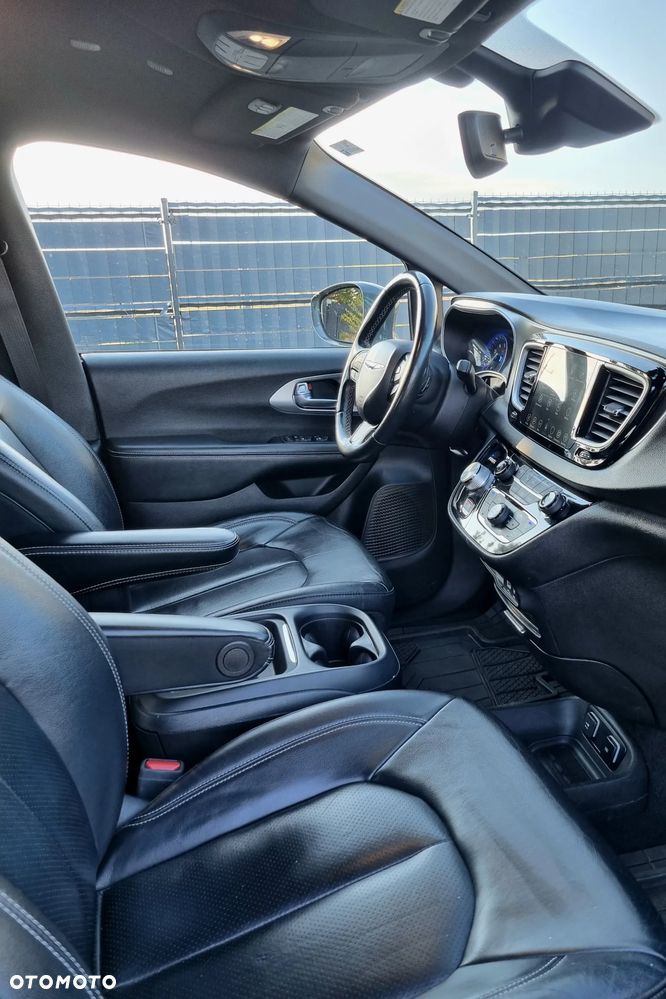 Chrysler Pacifica - 19