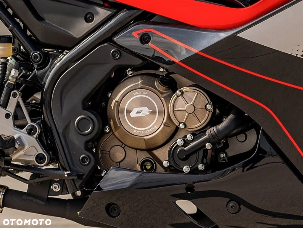 QJMOTOR SRK 125R - 8