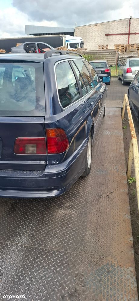 BMW E39 kombi  na części - 11