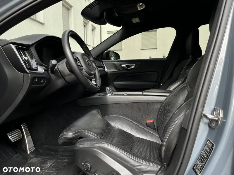 Volvo V60 B4 B R-Design - 8