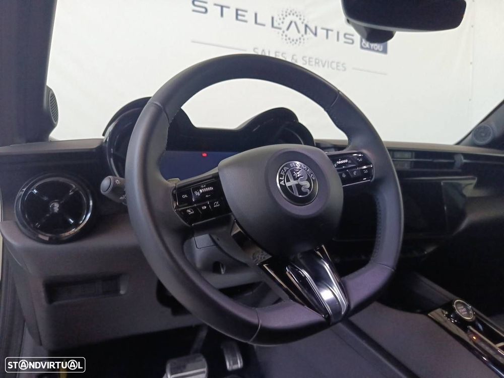 Alfa Romeo Junior 1.2 Speciale eDCT6 - 12